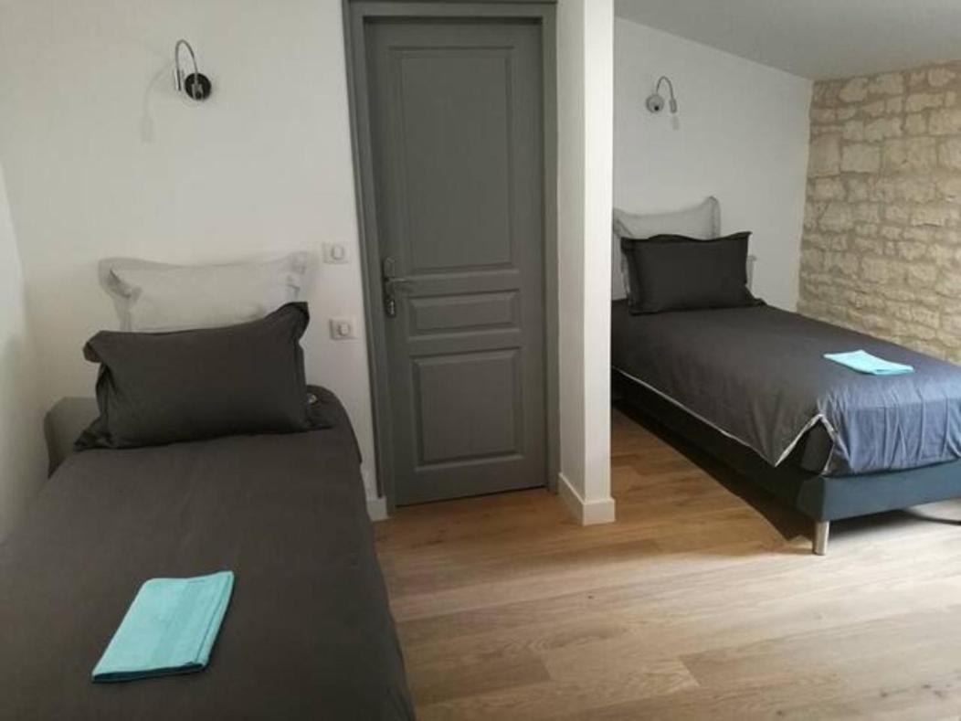 Château des Loups - Les Cèdres Bleus Echire Extérieur photo