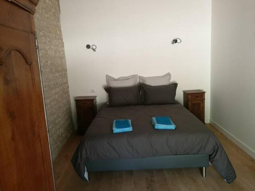 Château des Loups - Les Cèdres Bleus Echire Extérieur photo
