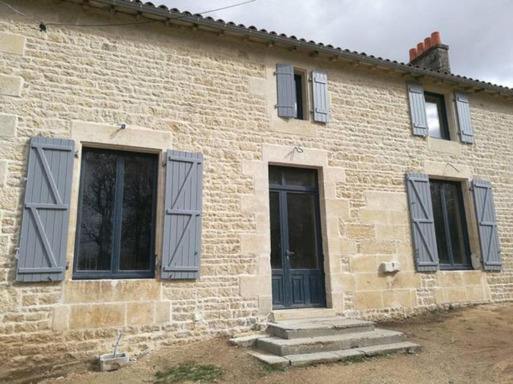 Château des Loups - Les Cèdres Bleus Echire Extérieur photo
