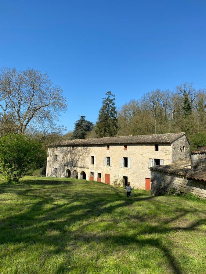 Château des Loups - Les Cèdres Bleus Echire Extérieur photo