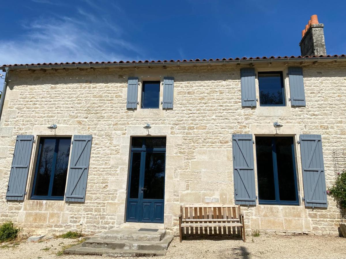 Château des Loups - Les Cèdres Bleus Echire Extérieur photo