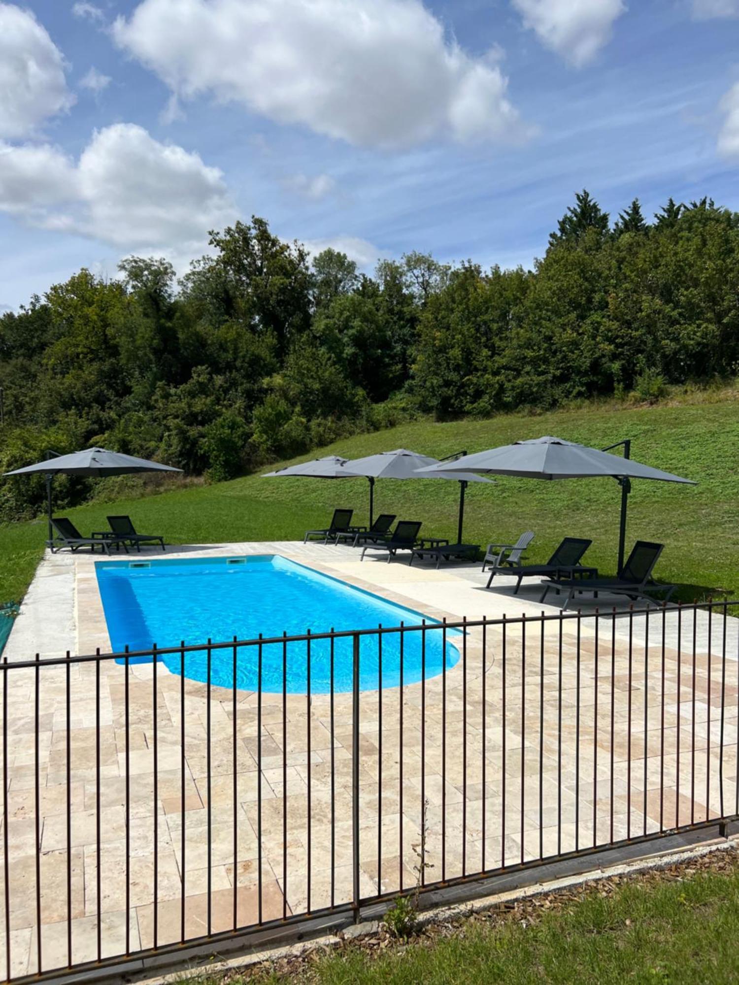 Château des Loups - Les Cèdres Bleus Echire Extérieur photo